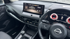 Nissan Qashqai 1.3 DiG-T MH N-Connecta [Glass Roof] 5dr Petrol Hatchback